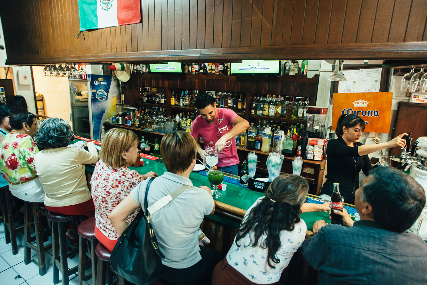 Un recorrido por las cantinas tradicionales de Guadalajara: anécdotas de  tapatíos