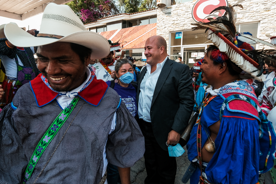 Marcha wixárika recibe al gobernador Alfaro