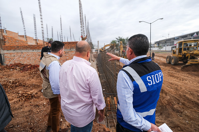 Supervisan avances en la construcción del nuevo hospital comunitario del El Salto