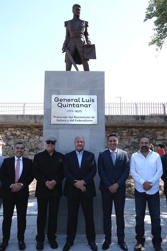 Inauguran estatua del general Luis Quintanar en el parque con su nombre en Guadalajara